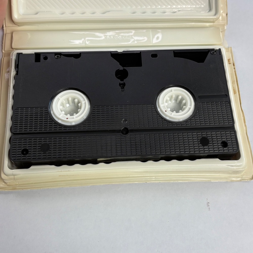Walt Disney Masterpiece Collection The Sword in the Stone VHS Clamshell 229 - Picture 9 of 9